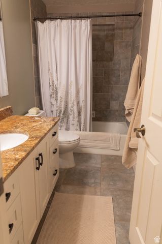 218 E GOLDEN WILLOW CIR, Sandy, UT 84070