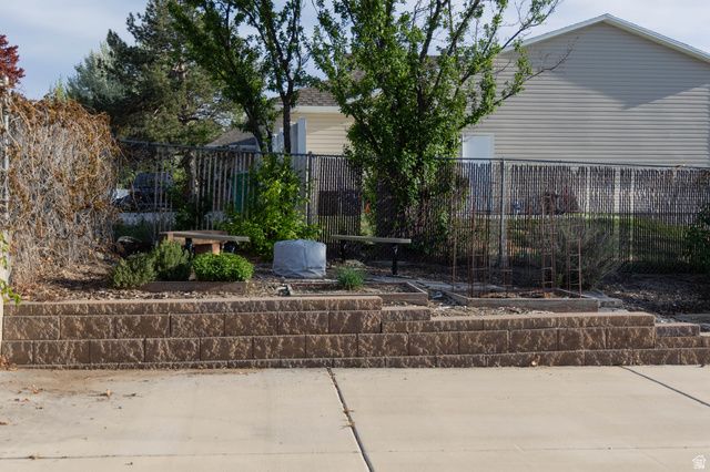 218 E GOLDEN WILLOW CIR, Sandy, UT 84070