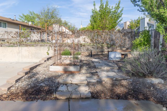 218 E GOLDEN WILLOW CIR, Sandy, UT 84070