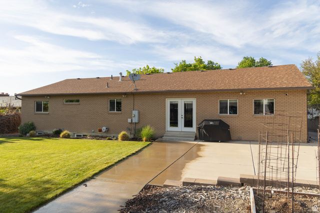218 E GOLDEN WILLOW CIR, Sandy, UT 84070