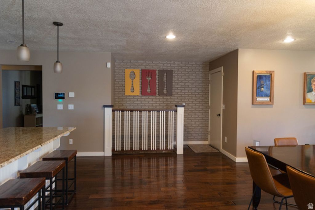 Image 5 of property listing at 218 E GOLDEN WILLOW CIR, Sandy, UT 84070