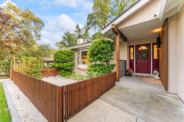 23218 Broadmoor Ct, Auburn, CA 95602