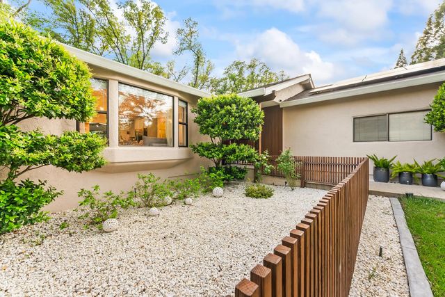 23218 Broadmoor Ct, Auburn, CA 95602