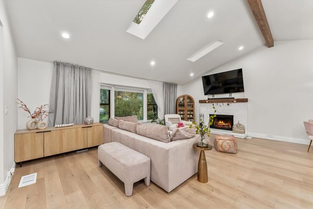 23218 Broadmoor Ct, Auburn, CA 95602