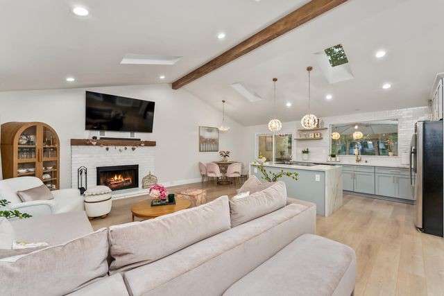 23218 Broadmoor Ct, Auburn, CA 95602