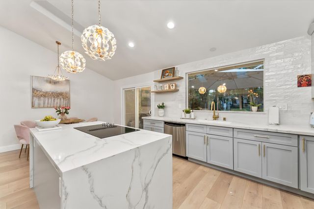 23218 Broadmoor Ct, Auburn, CA 95602