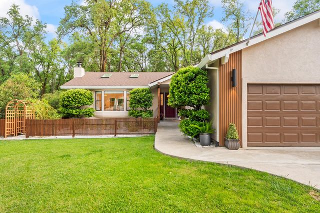23218 Broadmoor Ct, Auburn, CA 95602