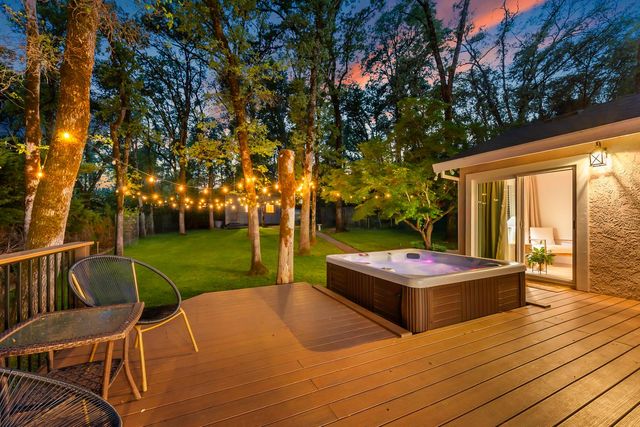 23218 Broadmoor Ct, Auburn, CA 95602