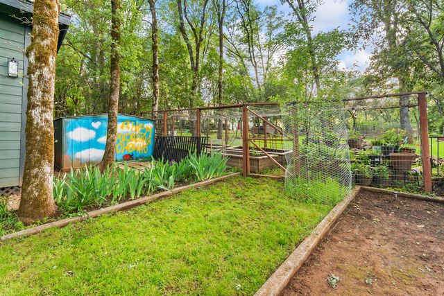 23218 Broadmoor Ct, Auburn, CA 95602