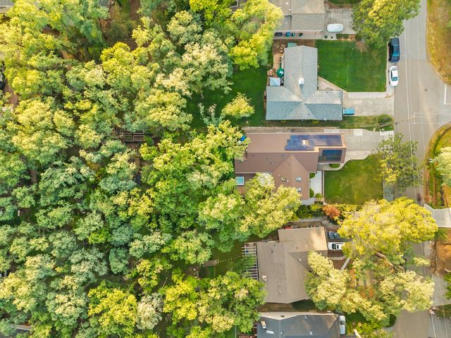 23218 Broadmoor Ct, Auburn, CA 95602