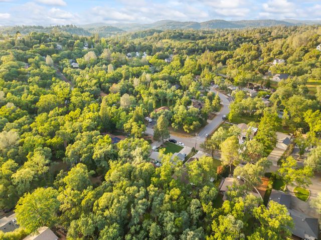23218 Broadmoor Ct, Auburn, CA 95602