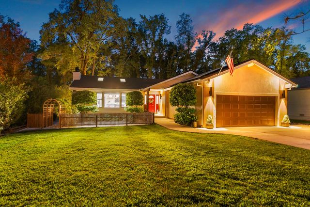 23218 Broadmoor Ct, Auburn, CA 95602