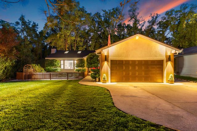 23218 Broadmoor Ct, Auburn, CA 95602