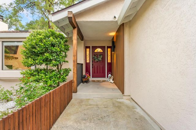23218 Broadmoor Ct, Auburn, CA 95602