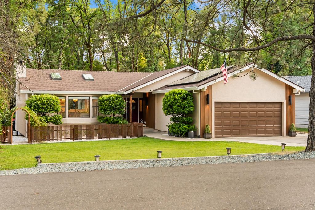 23218 Broadmoor Ct, Auburn, CA 95602