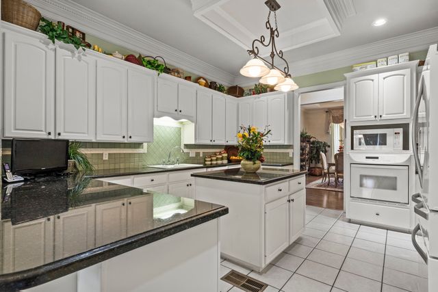 903 Deer Trail Ln, Mt Pleasant, TX 75455