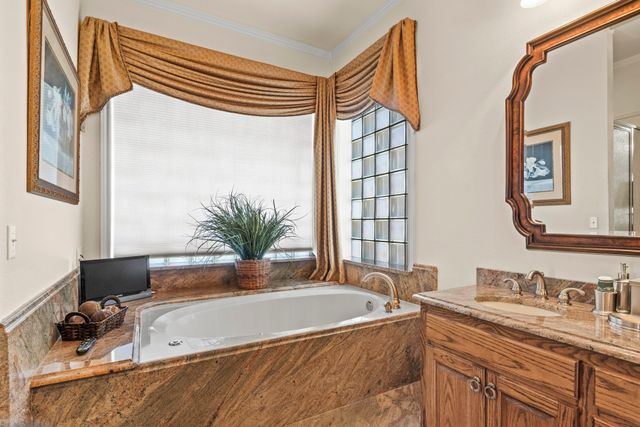 903 Deer Trail Ln, Mt Pleasant, TX 75455