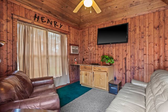903 Deer Trail Ln, Mt Pleasant, TX 75455