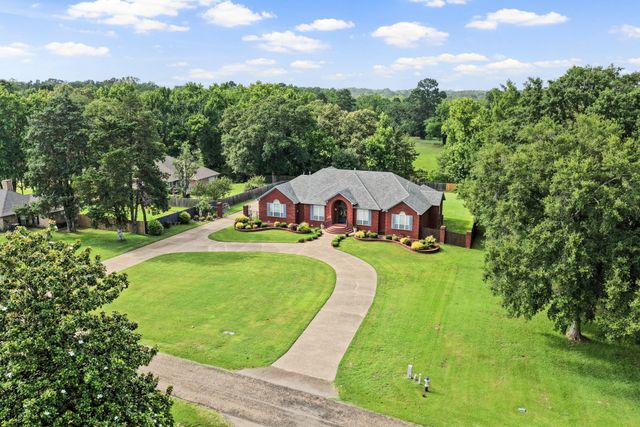 903 Deer Trail Ln, Mt Pleasant, TX 75455