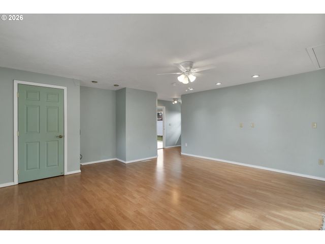 4280 PULLMAN Ave Se, Salem, OR 97302