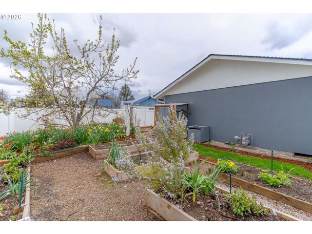 4280 PULLMAN Ave Se, Salem, OR 97302