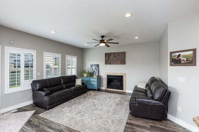 1685 W PRAIRIE HILL DR, Bluffdale, UT 84065