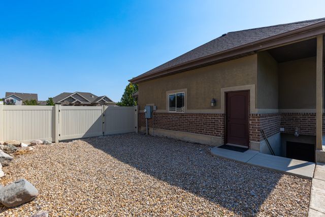 1685 W PRAIRIE HILL DR, Bluffdale, UT 84065