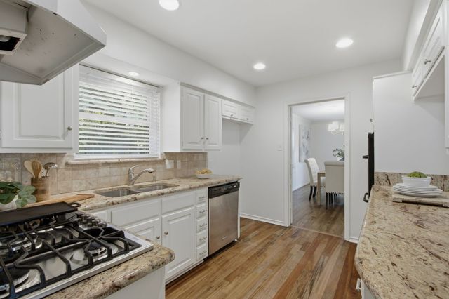 939 Blue Lake Circle, Richardson, TX 75080