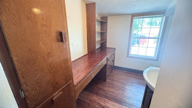 908 Park St SW, Minot, ND 58701