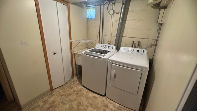908 Park St SW, Minot, ND 58701