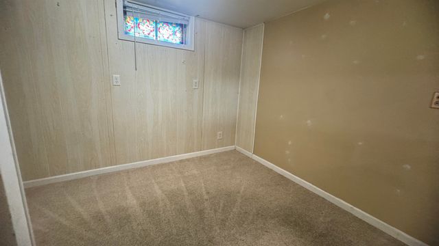 908 Park St SW, Minot, ND 58701