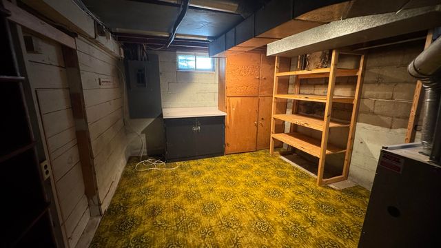 908 Park St SW, Minot, ND 58701
