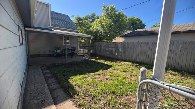 908 Park St SW, Minot, ND 58701
