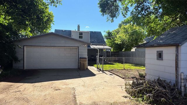 908 Park St SW, Minot, ND 58701