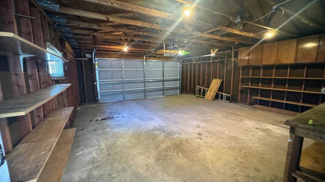 908 Park St SW, Minot, ND 58701