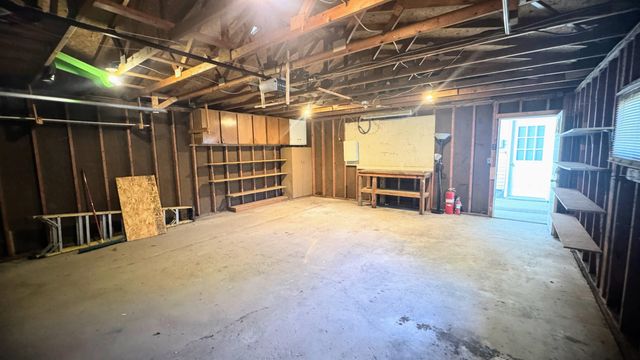 908 Park St SW, Minot, ND 58701