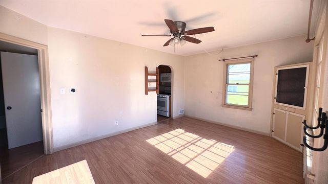 908 Park St SW, Minot, ND 58701