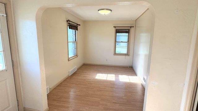 908 Park St SW, Minot, ND 58701