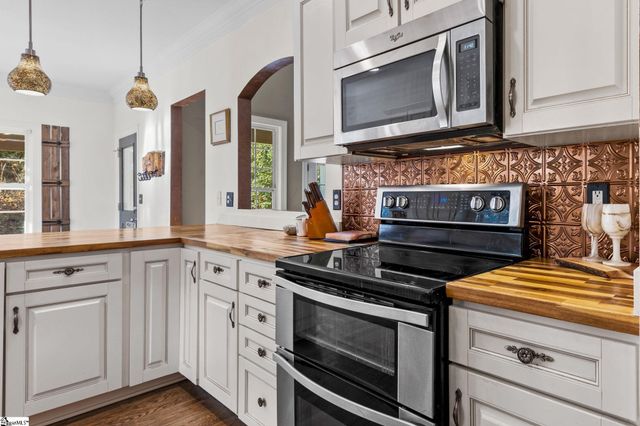 204 Cove Harbor Court, Taylors, SC 29687