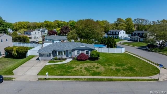 41 Jenny Lane, Holtsville, NY 11742