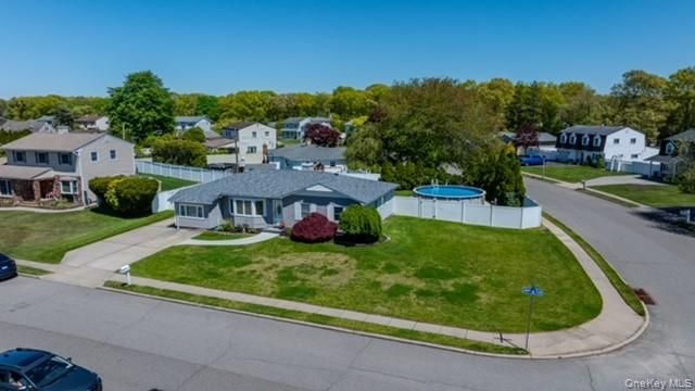 41 Jenny Lane, Holtsville, NY 11742