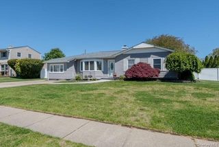 41 Jenny Lane, Holtsville, NY 11742