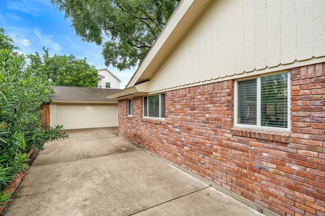 4922 Braesvalley Drive, Houston, TX 77096