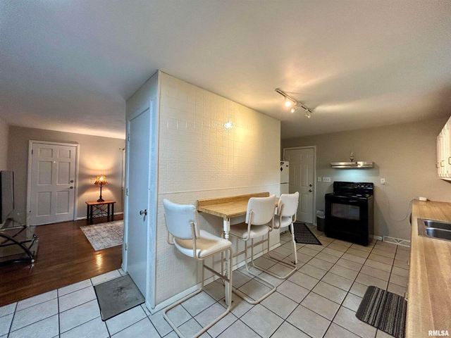 1275 E PARK Street, Carbondale, IL 62901