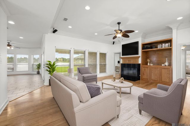 32819 Fox Run Dr, Walker, LA 70785