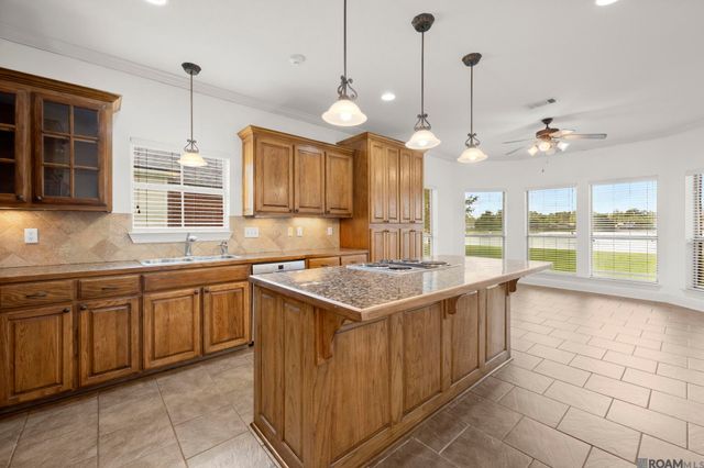 32819 Fox Run Dr, Walker, LA 70785