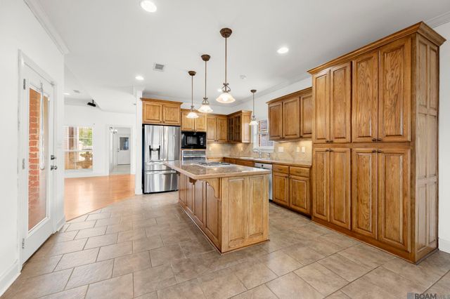 32819 Fox Run Dr, Walker, LA 70785