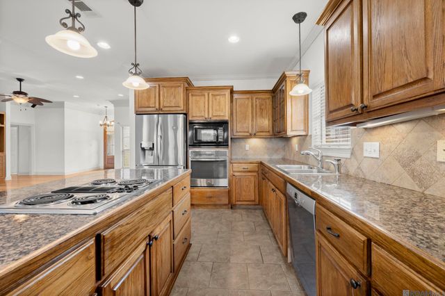 32819 Fox Run Dr, Walker, LA 70785