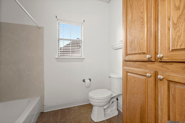 32819 Fox Run Dr, Walker, LA 70785