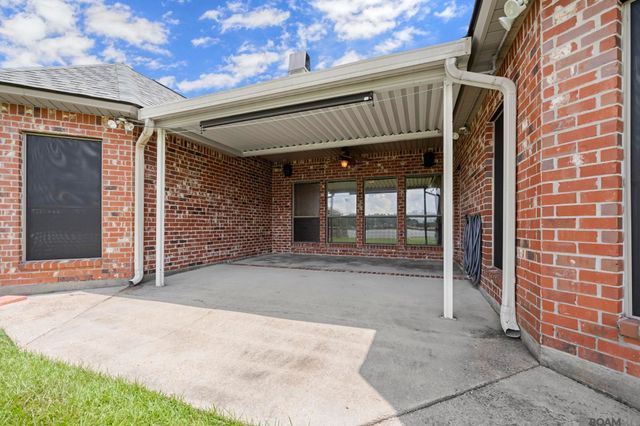 32819 Fox Run Dr, Walker, LA 70785